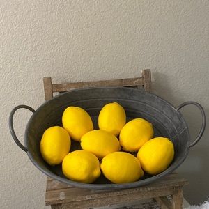 Galvanized tray wit large lemons